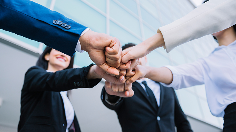 所有同仁秉持共同學習成長，保持寬厚、誠信的態度，堅守專業水準與倫理道德，為客戶提供完整且專業的服務。